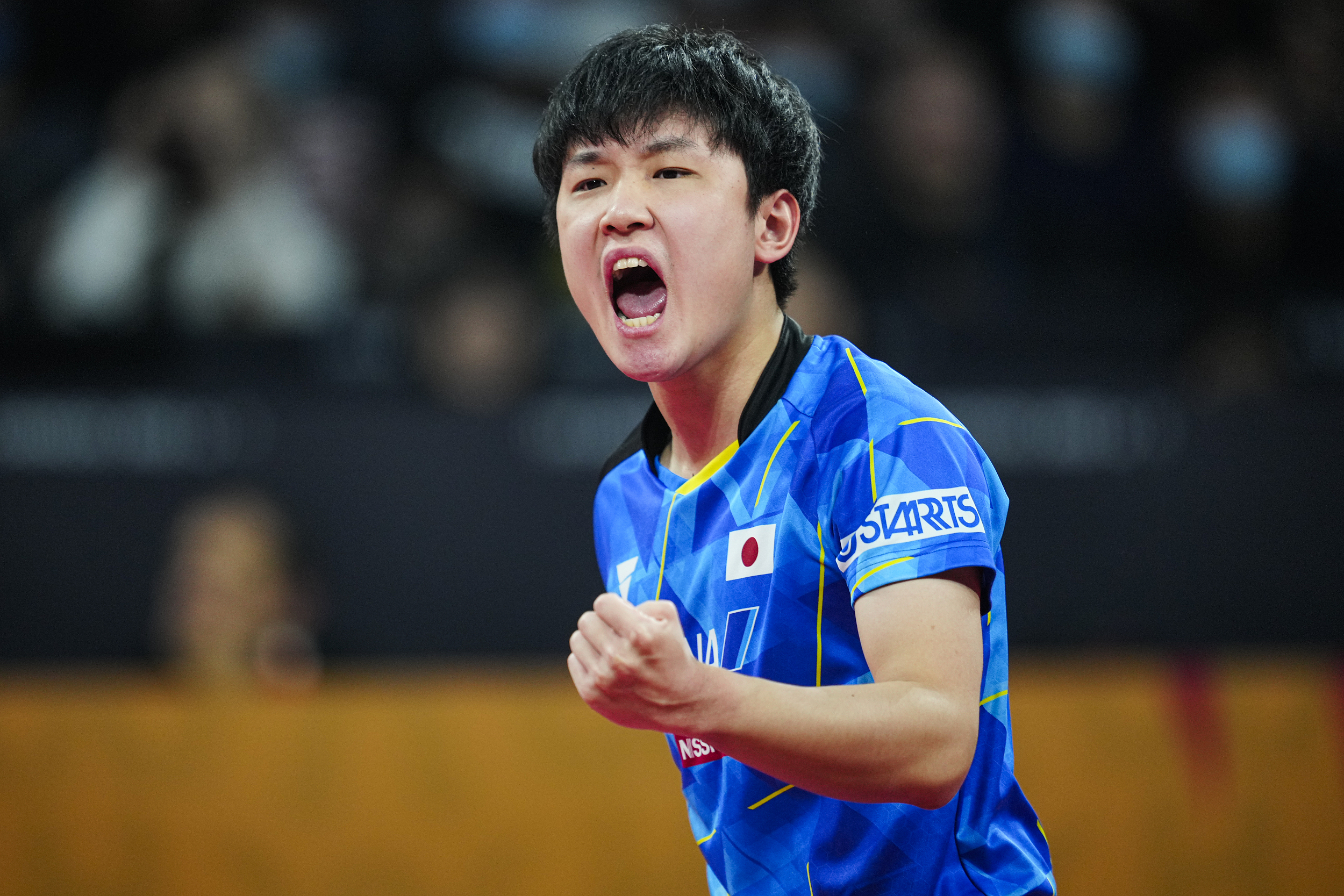 日本乒乓球队爆冷法国乒乓球队，张本智和爆发神勇