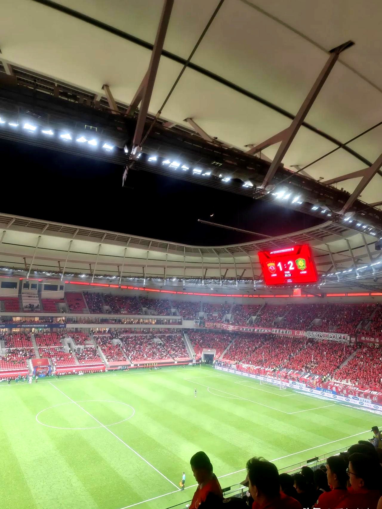 上海海港力克河南建业，继续保持稳定表现