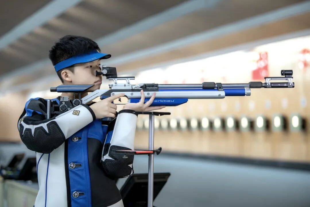 射击项目选手稳扎稳打，斩获好成绩