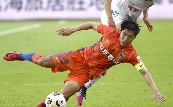 鲁能球员群星璀璨，合力击败对手稳拿三分