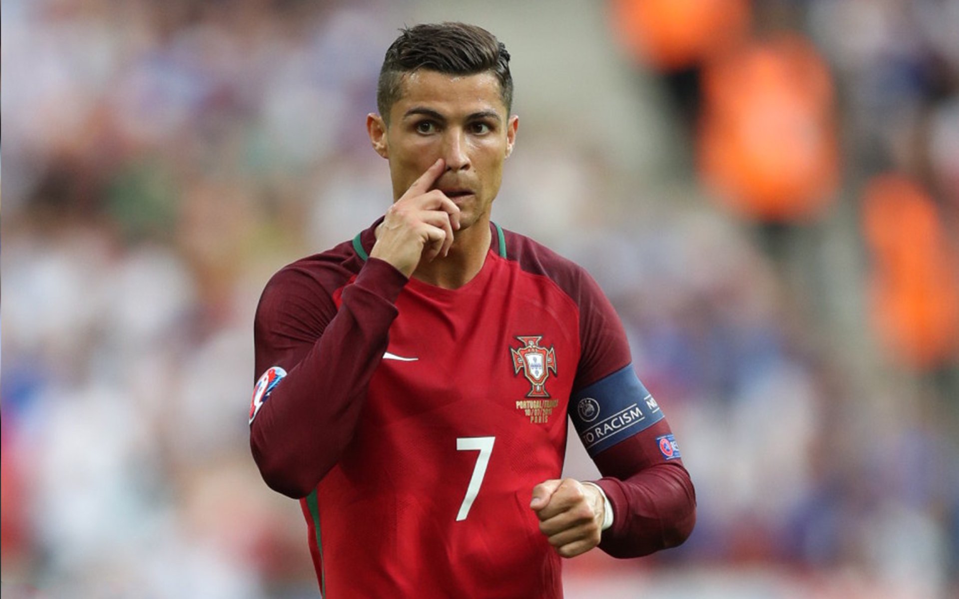 开云体育下载-欧冠半决赛焦点战，拜仁铁蹄踏碎苏格兰，南部之星闪耀欧洲之巅